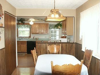 4th image of 2389 Park Ct