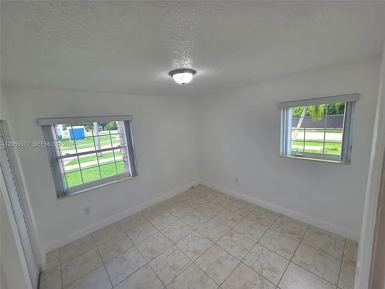 10500 SW 30th St — Photo 15