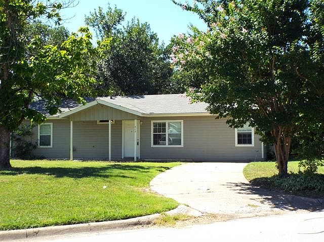 1st image of 417 NW Lorna St