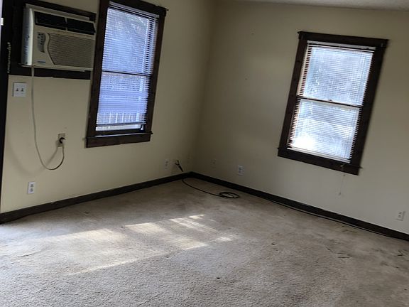 3rd image of 113 Meadow Green Dr APT 21