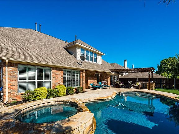 2nd image of 413 Saddlehorn Dr