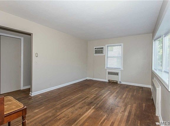 4th image of 7 W William St