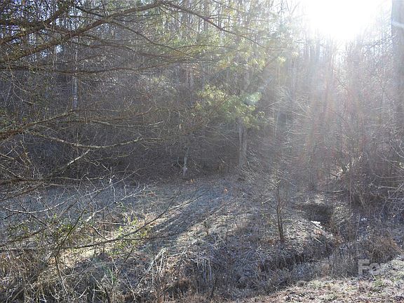 3rd image of 448 Sweetwater Rd