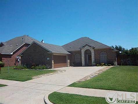2nd image of 517 Lakeview Cir