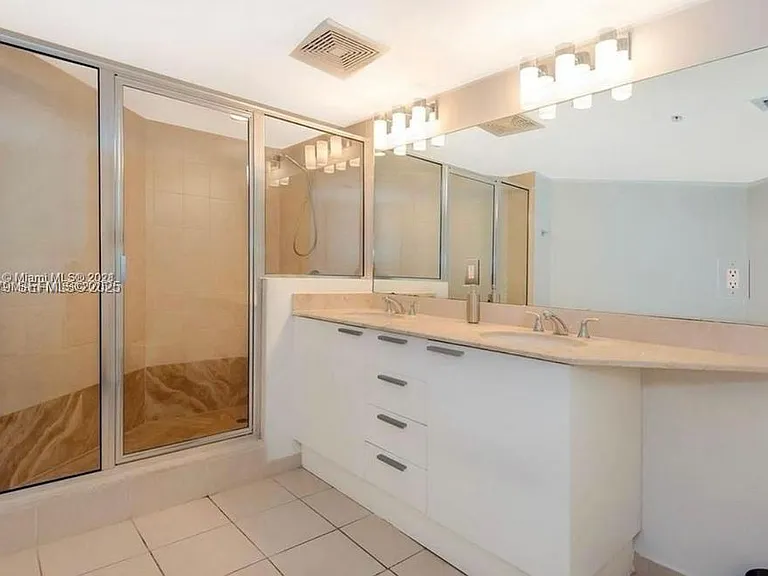 16699 Collins Ave #3902 — Photo 5