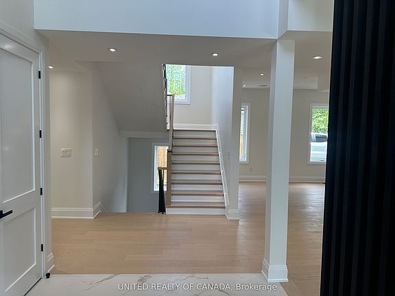 3rd image of 5 Cedar Cres