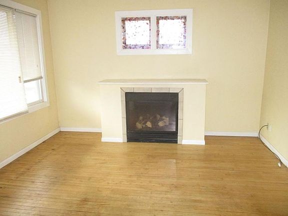 4th image of 228 E Hadley St #A