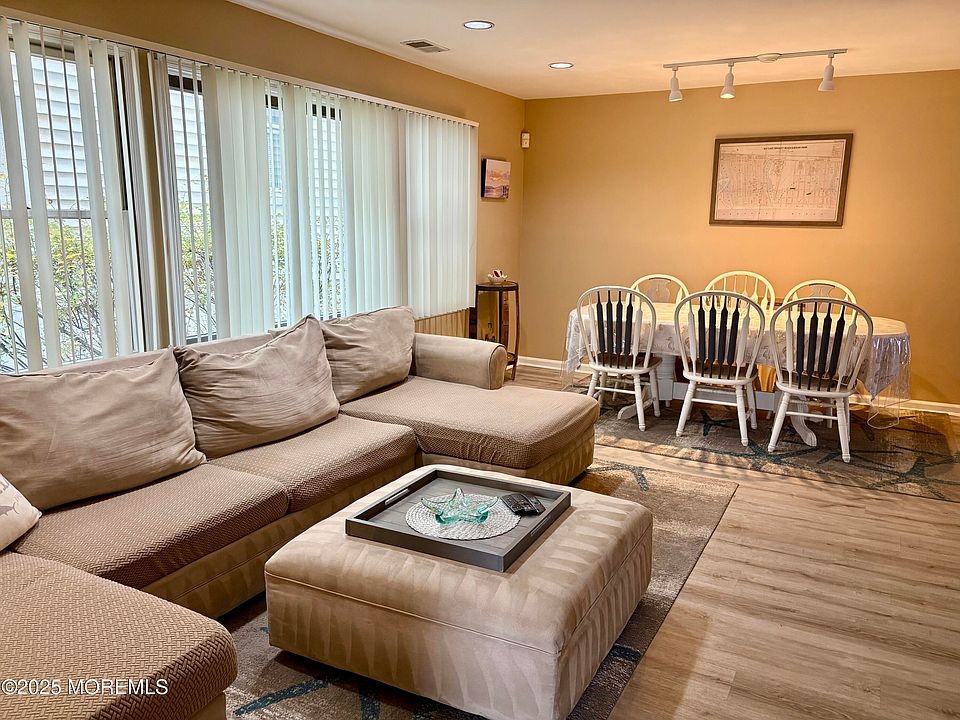 1st image of 206 Brinley Ave APT A