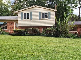 3057 Shawnee Ln, Waterford, MI 48329