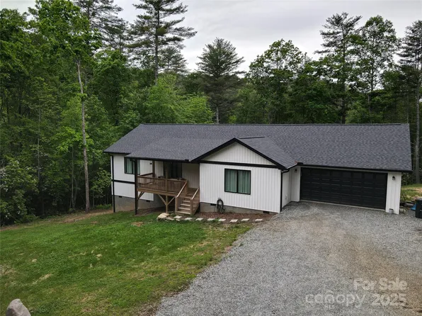 22 Larry McDonald Memorial Dr, Hendersonville, NC 28739