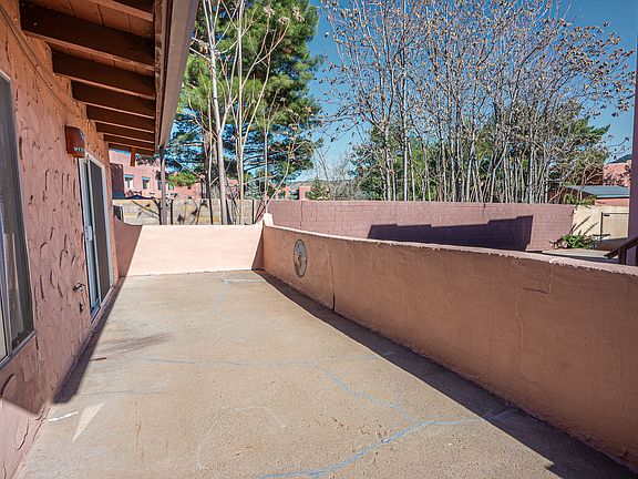 4th image of 135 Sugarloaf St