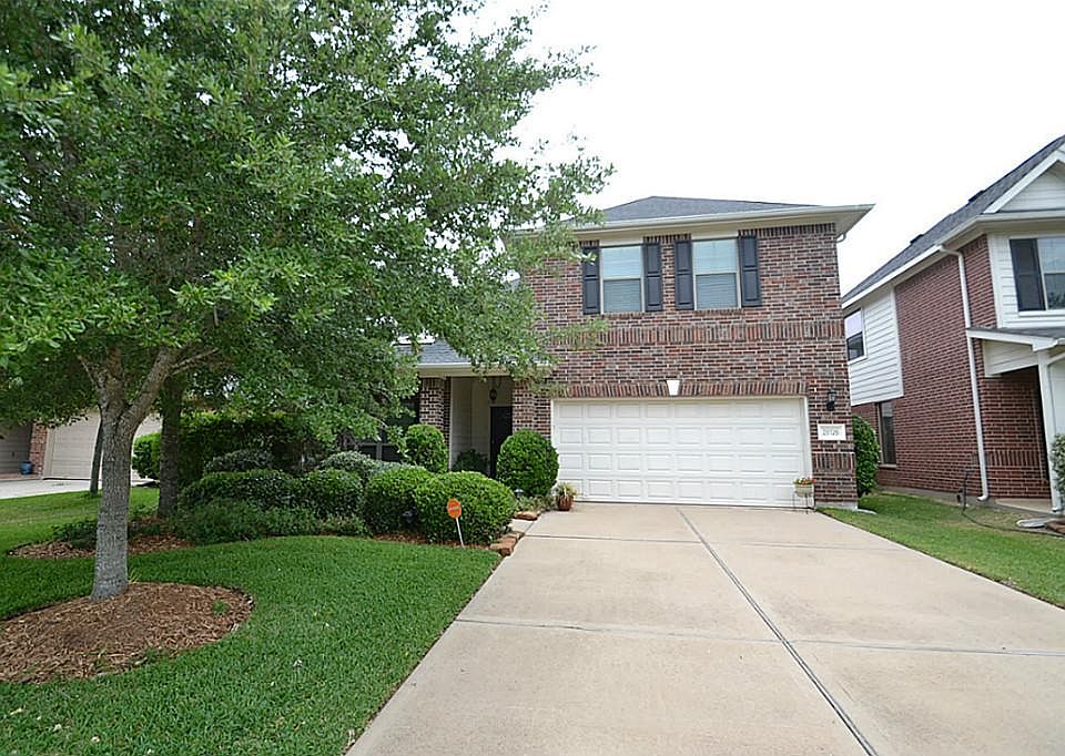 Front view of this wonderful home located on a quiet cul-de-sac street at 28126 Canyon Wren Dr.