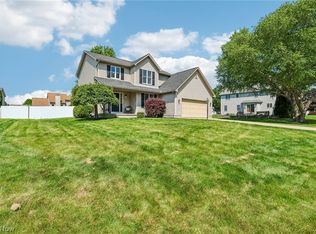 5255 Sycamore Hill Dr, New Middletown, OH 44442