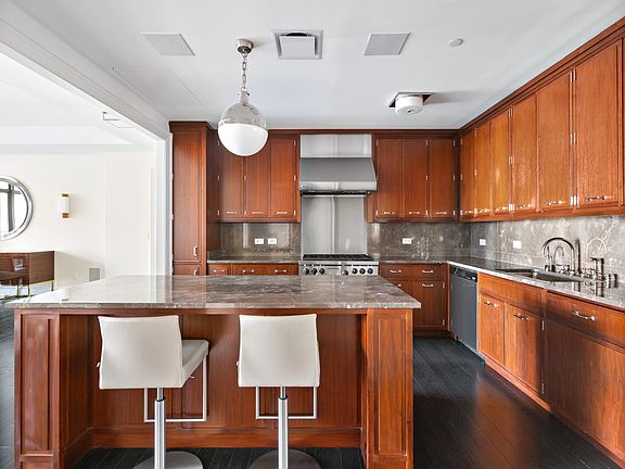 3rd image of 155 W 11th St #9B