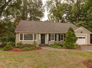 17 Rocky Ridge Dr, Trumbull, CT 06611