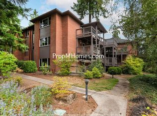 568 S State St UNIT 9C, Lake Oswego, OR 97034