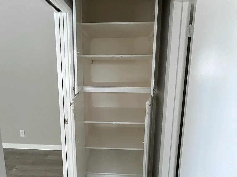 2501 Beverly Ave #24 — Photo 10