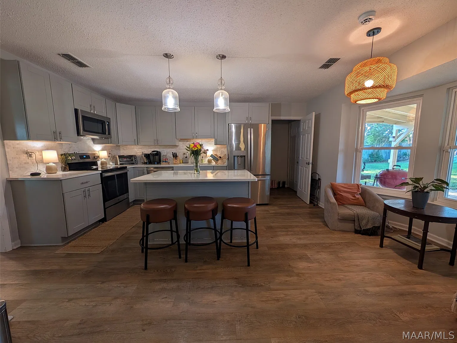 4 bed, 2.0 bath, 2278 sqft, $2,100 — Photo 4