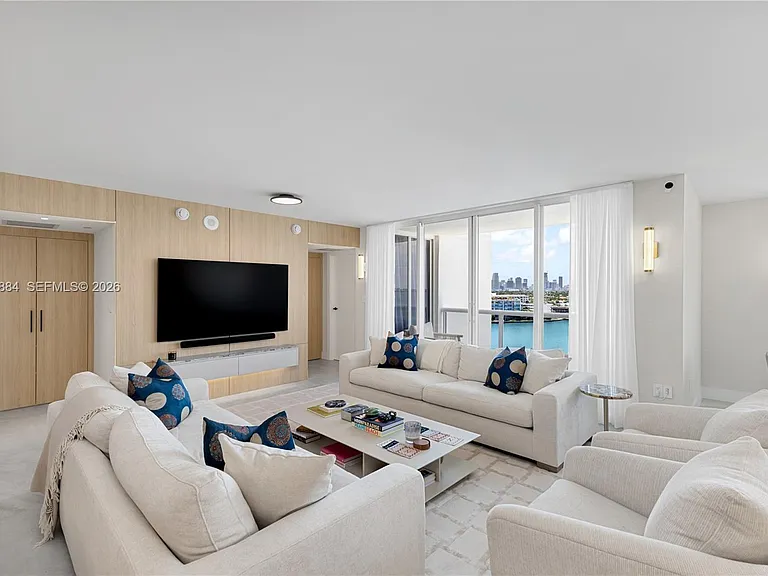 1800 Sunset Harbour Dr #1102/4 — Photo 4