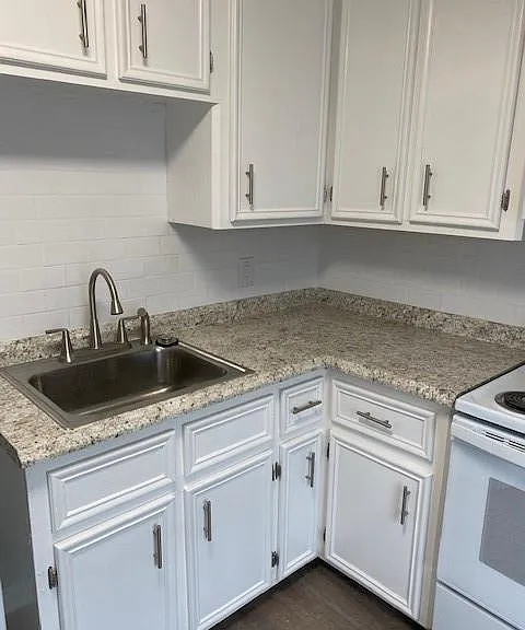 4905 Bernardo De Galvez — Photo 4