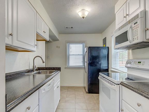 4th image of 10214 Breckenridge Ave