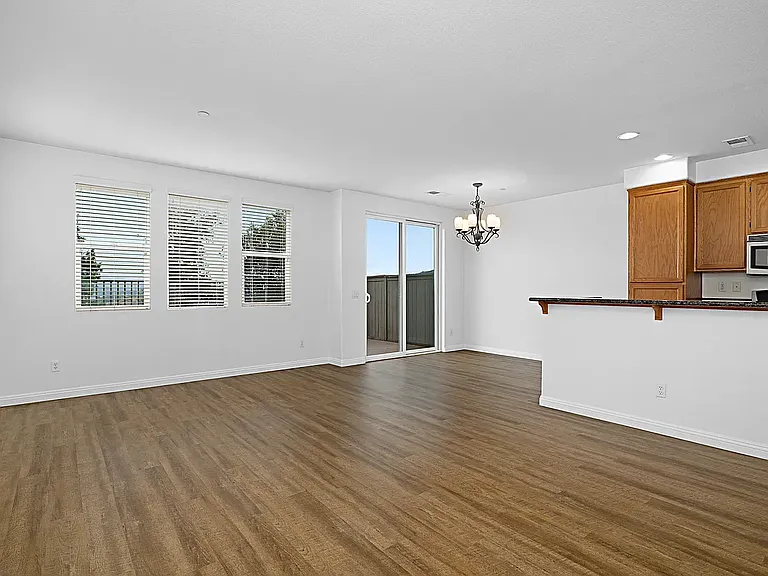 844 Covington Ave — Photo 8
