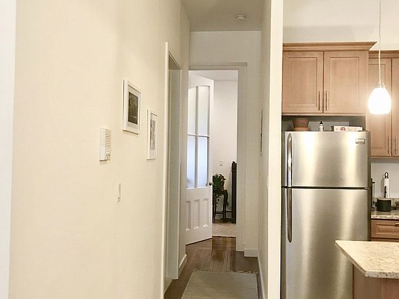 5th image of 43 Jefferson Ave #2