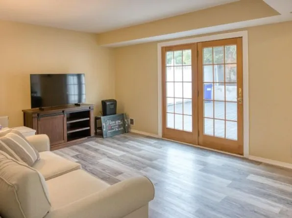 27 Adrienne Pl #1, Staten Island, NY 10308