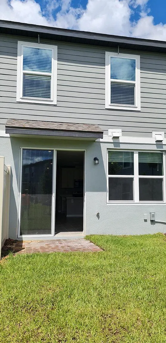 3 bed, 2.5 bath, 1485 sqft, $2,050 — Photo 3
