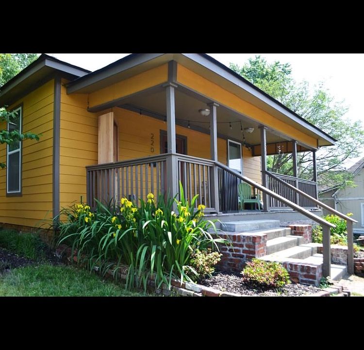 1st image of 220 Douglas Ave