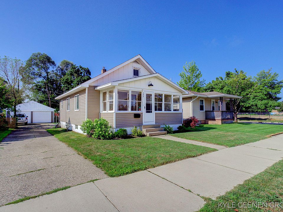 1st image of 392 W 19th St