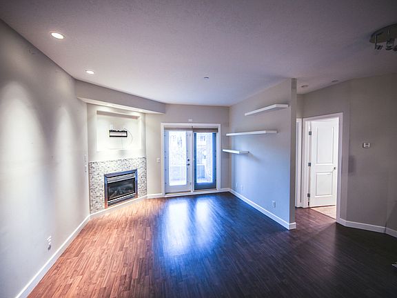 4th image of 910 18th Ave SW #102