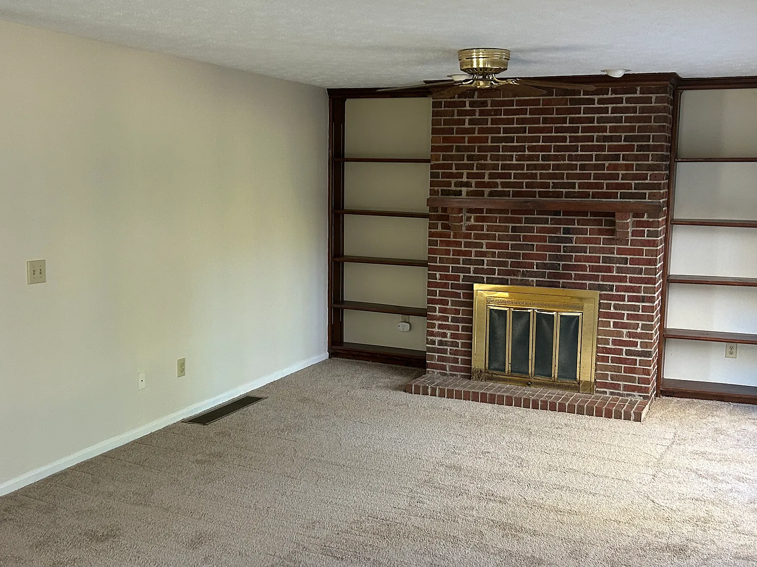 3 bed, 2000 sqft, $2,350 — Photo 2