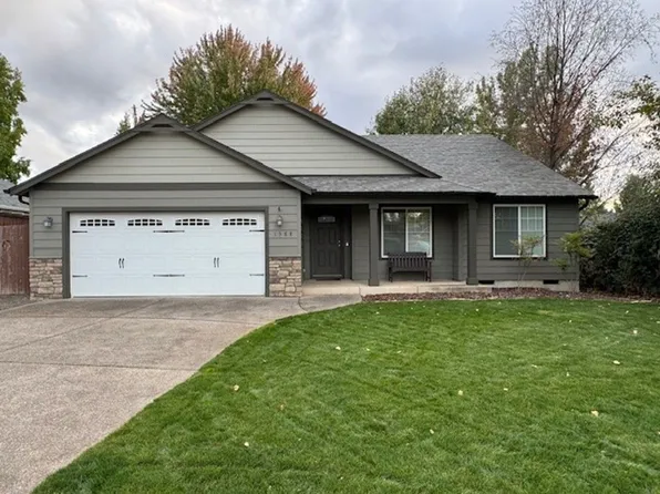 1588 Inverness Dr, Medford, OR 97504