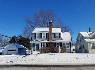 1008 Division St, New London, WI 54961