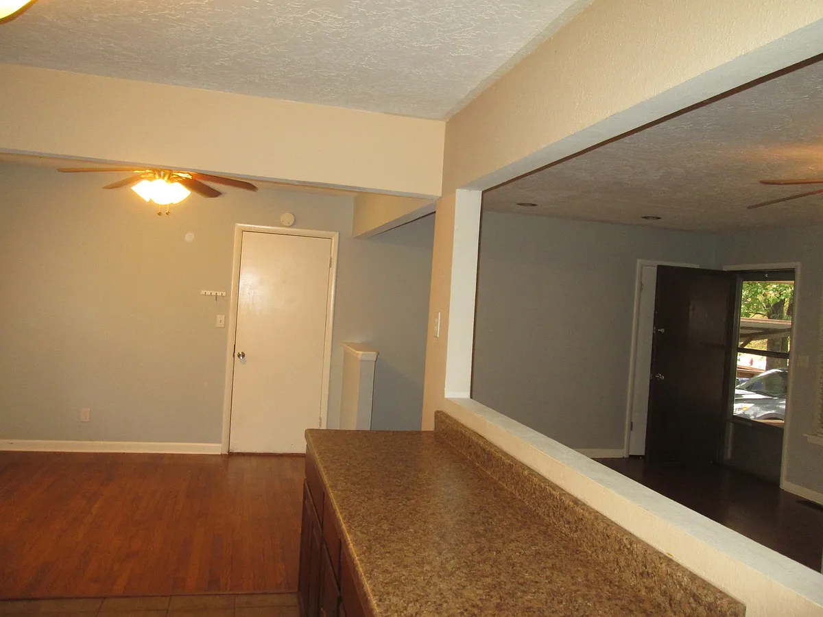 Building Photo - 902 Hardin Dr