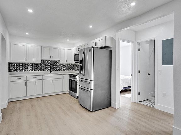 4th image of 3661 NE 8th Avenue