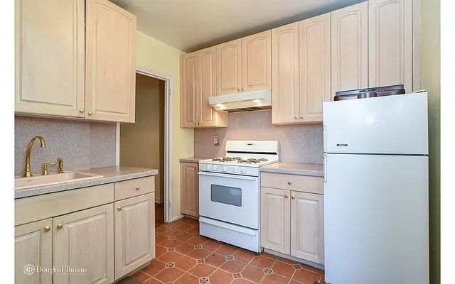 Sold by Douglas Elliman | media 14