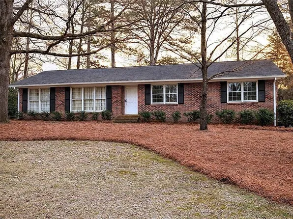 3916 White Oak Ln SW, Lilburn, GA 30047