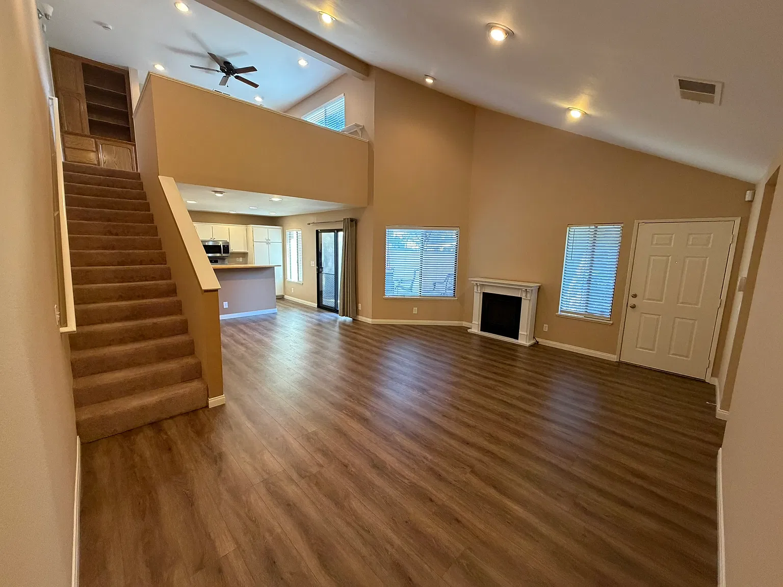 2 bed, 1.5 bath, 1156 sqft, $3,000 — Photo 1