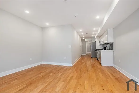 1 bed, 795 sqft, $1,350 — Photo 3