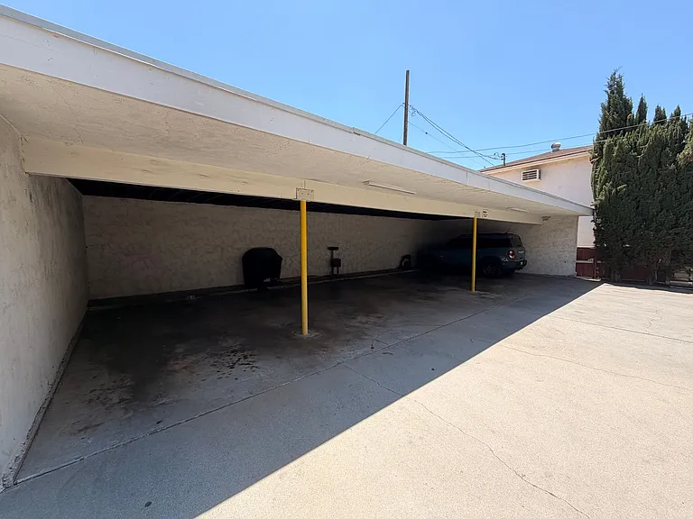 10500 La Reina Ave #E — Photo 32