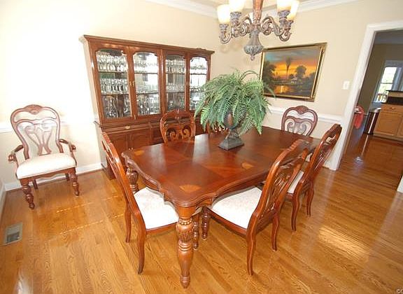 5th image of 11904 Sumner Ct