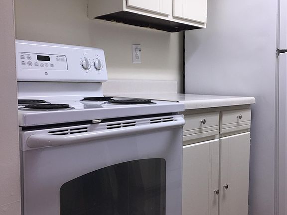 Electric Stove/Oven, Range Hood & Plenty of Cabinet Space