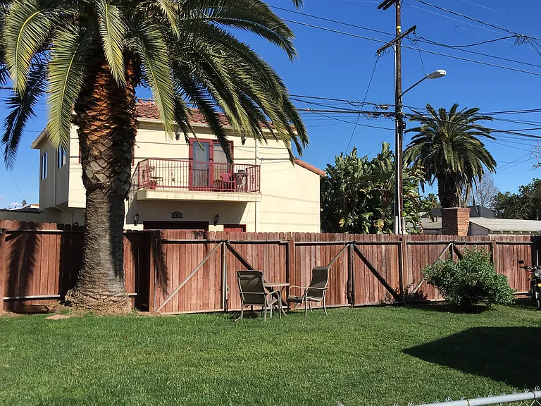 1947 19th St — Photo 5
