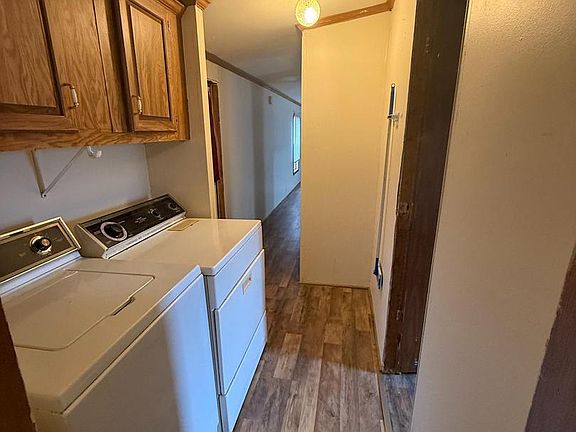 4th image of 19 Short Ln