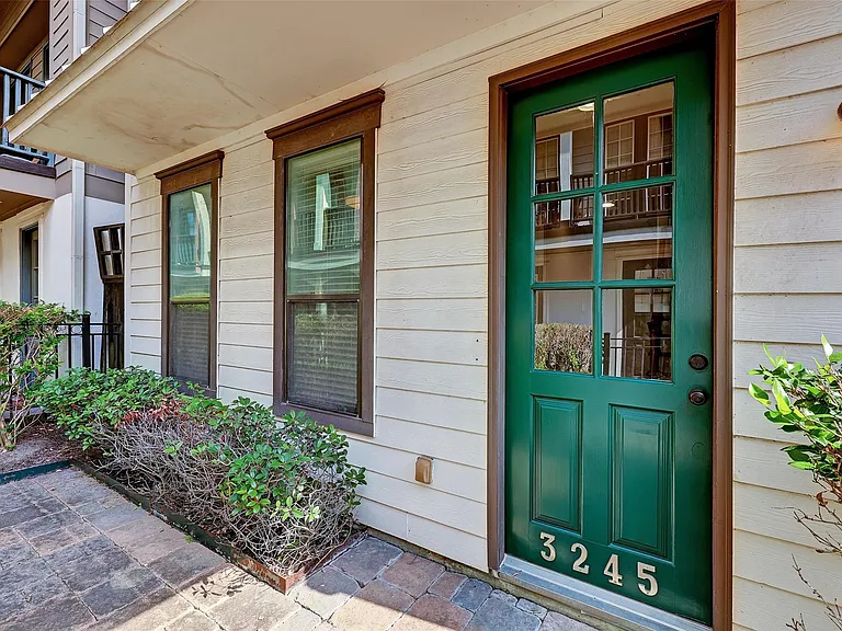 3245 Maxroy St — Photo 2