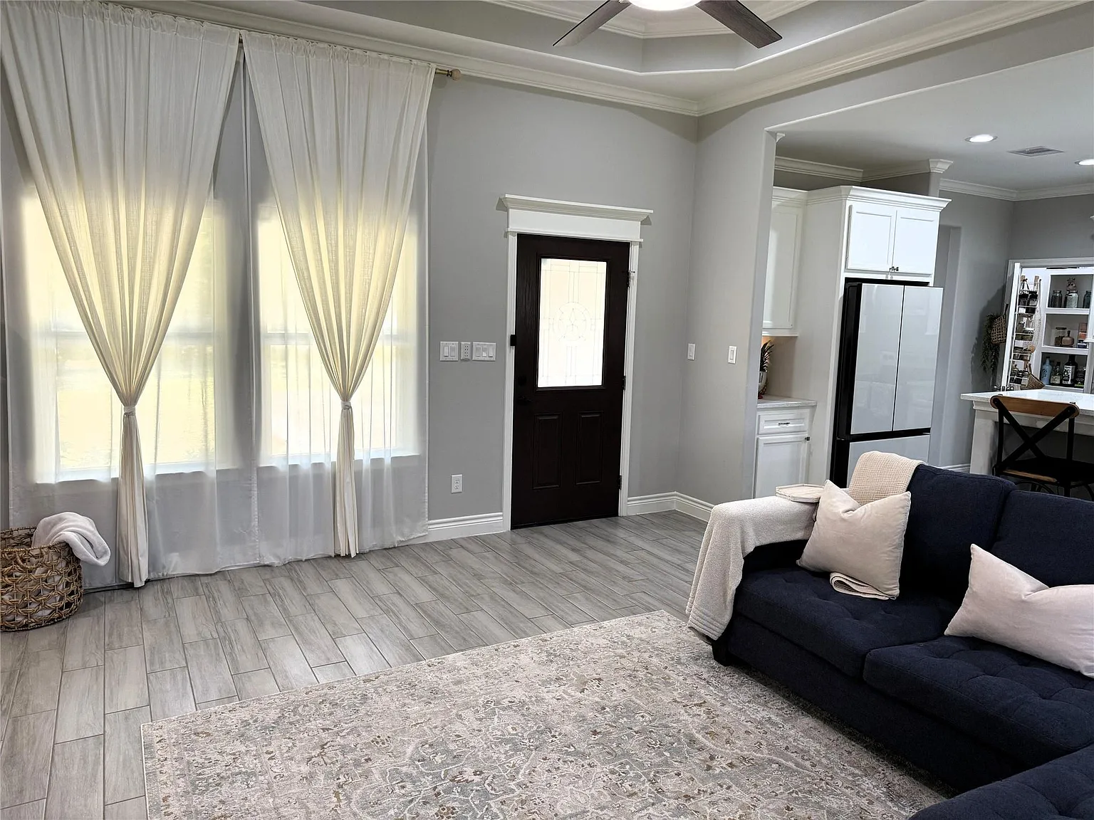 3 bed, 2.0 bath, 1547 sqft, $2,200 — Photo 3