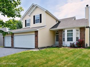 910 Chelsea Ct, Aurora, IL 60504