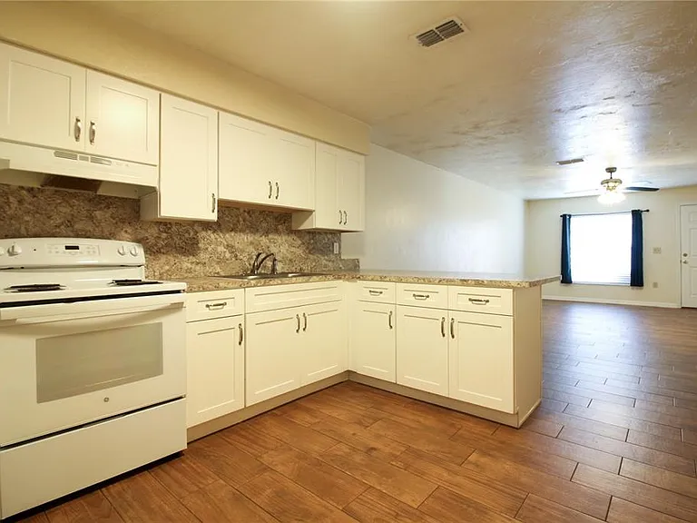 5812 Stokes Rd — Photo 9